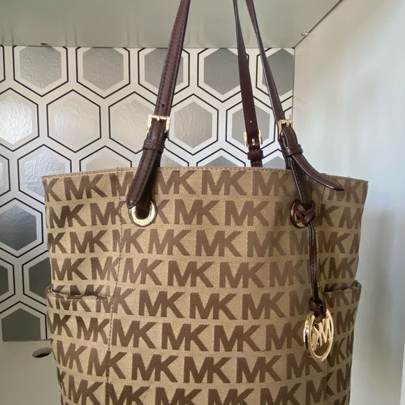 MK Jet Set Monogram Fabric Shoulder Tote - Beige/Ebony/Mocha - Picture 4 of 5